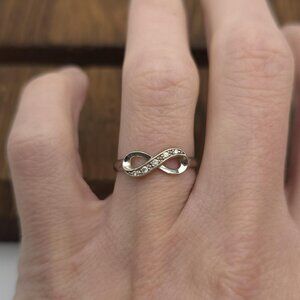 Size 7 Sterling Silver Infinity Cubic Zirconia Ring A1160